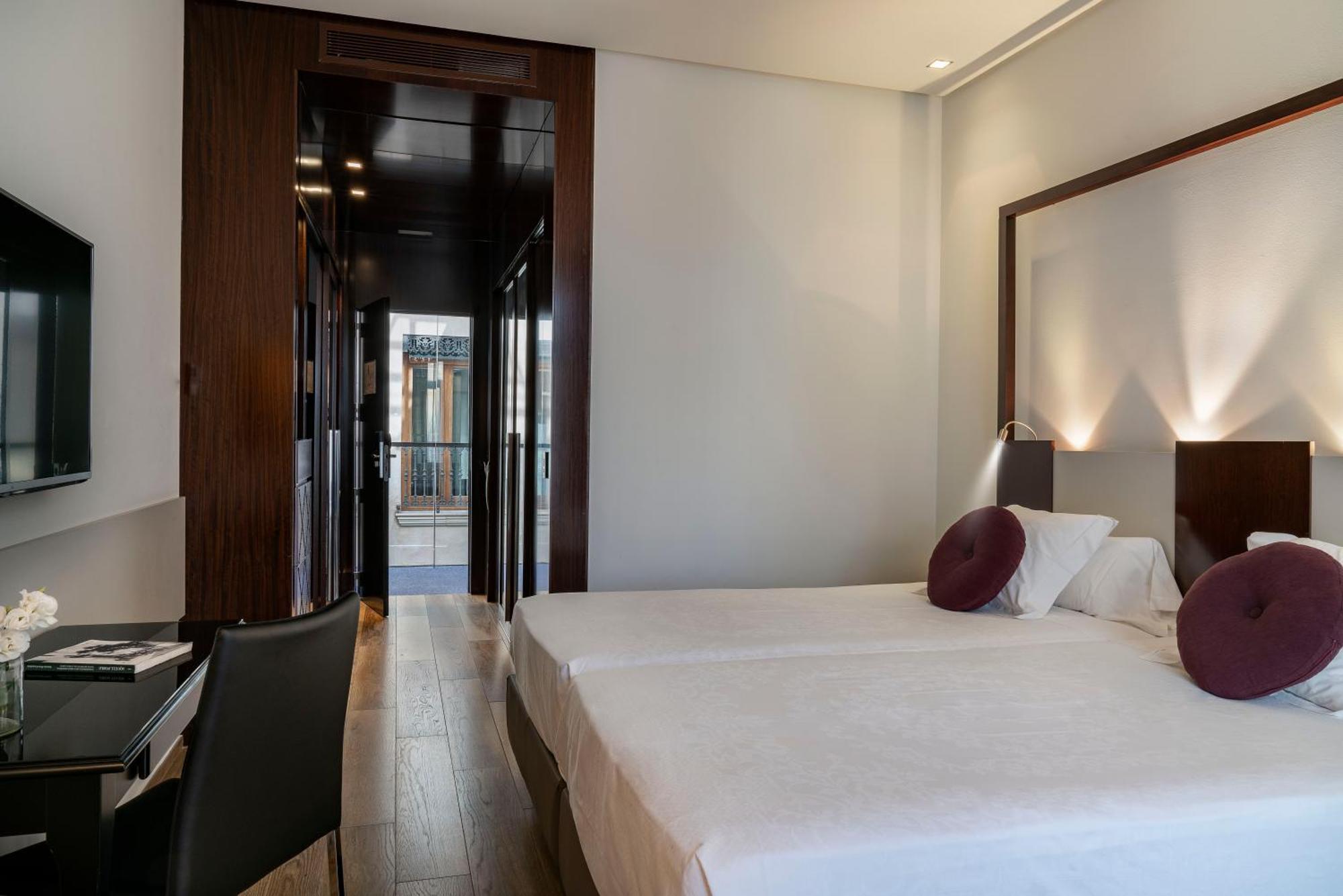 Superior Double or Twin Room,1272831754:JPEG