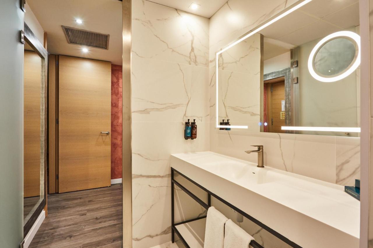 Presidential Suite Hot Tub,1498524841:JPEG